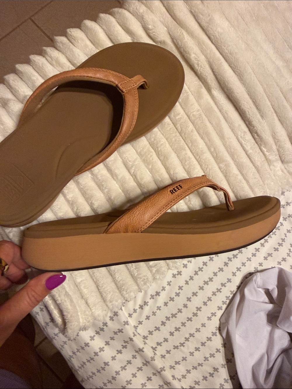 Reef Women’s Tan Sandals with Tan Straps - Picture 2 of 4